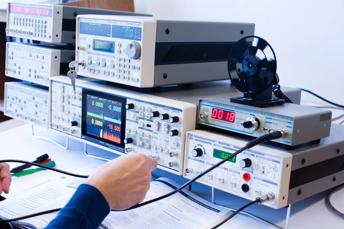 Stanford Research Systems | TR instruments